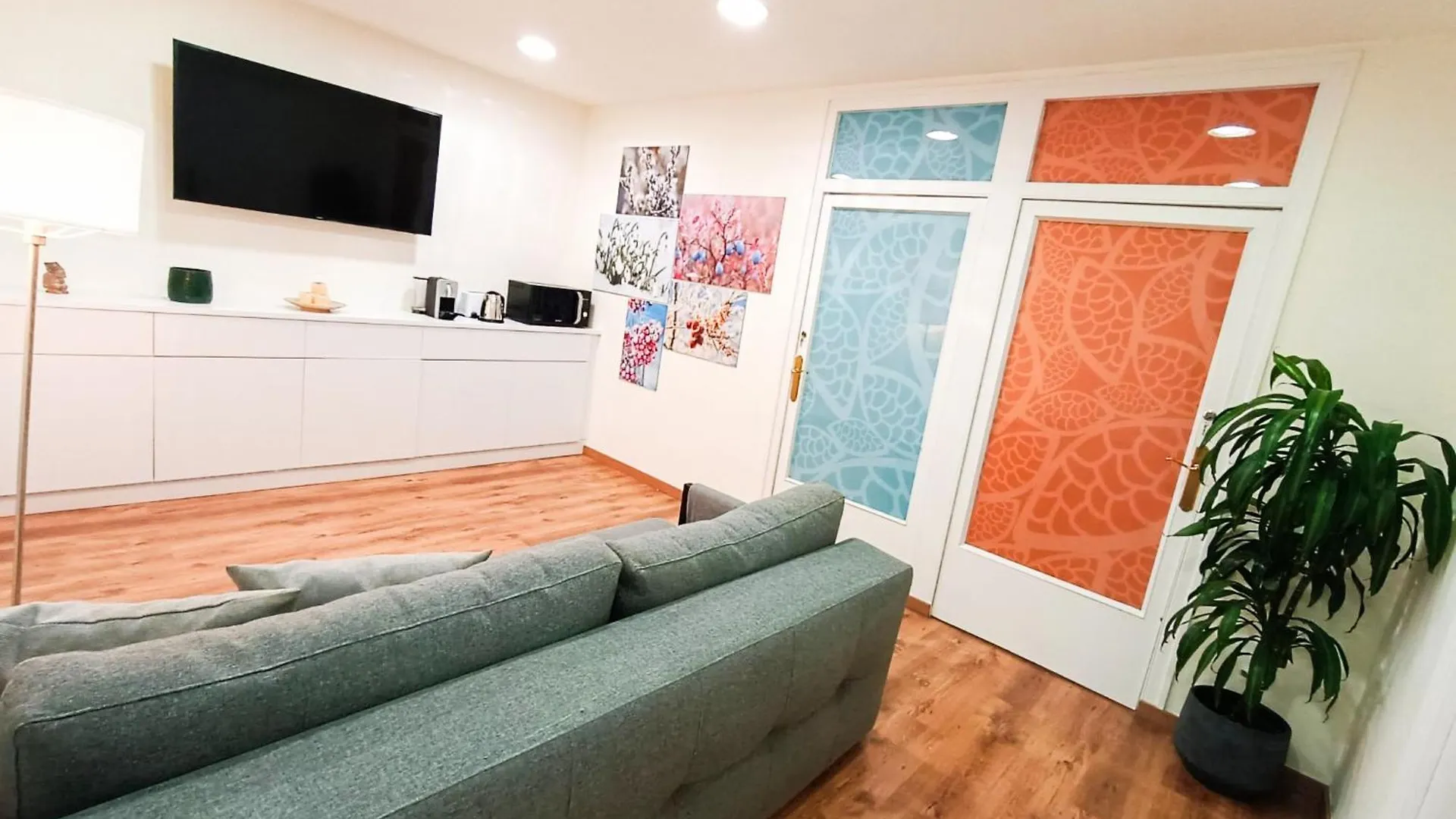 Ostello Oasis Rooms Barcelona - Dreta De L'Eixample